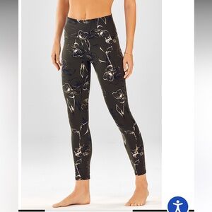 NWT High-Waisted Printed PowerHold
Legging Versilia Dark Olive